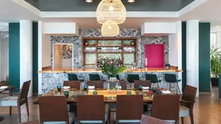 Una foto del restaurante ​Four Flamingos, A Richard Blais Key West Kitchen
