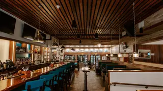 A photo of Stringers Tavern & Oyster Bar restaurant