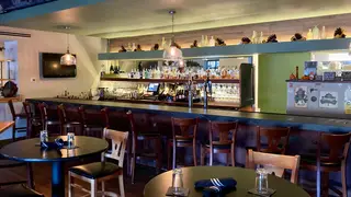 Una foto del restaurante New South Kitchen & Bar