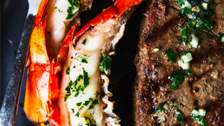 Steak and Lobster Nights Foto