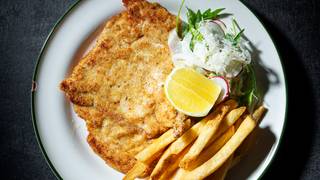 写真（Tuesday special $25 Chicken Schnitzel with a drink）