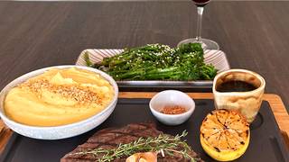 写真（$65 Angus rump, Sides & Wine）