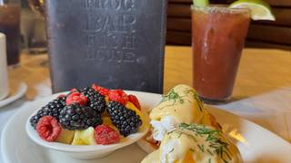 NEW! Weekend Brunch at Hugo’s Naperville foto