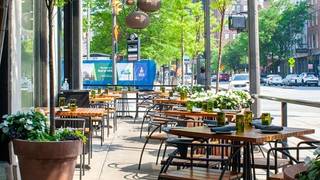 Cleveland’s Favorite Patio Is Back 🍷🐟⭐ foto