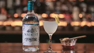 Une photo du restaurant Naught Cocktail Bar and Distillery