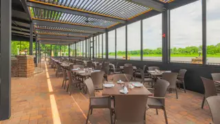 Una foto del restaurante Carlucci's Waterfront