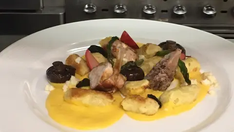 faux-filet-oignons-grelots-et-ananas-caramelises