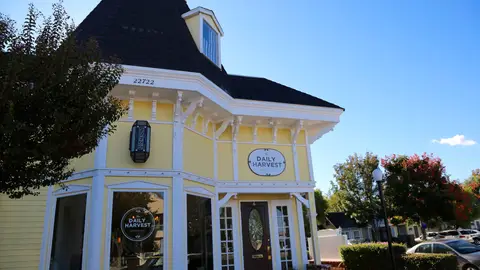 The Daily Harvest Cafe Restaurant - Newhall, CA