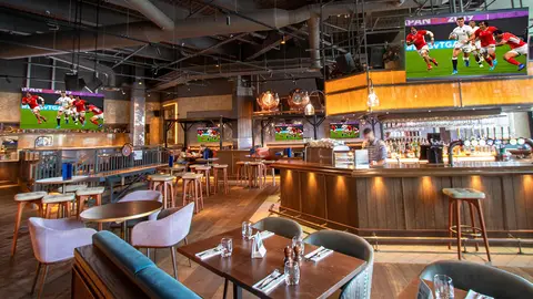 Sports Bar & Grill Canary Wharf - Sports Bar in London - Pubs Serving Food  in London