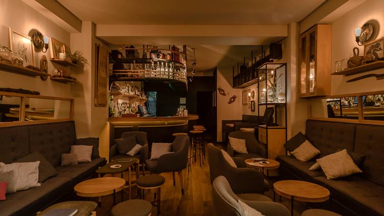 Imagen del interior de un bar típico de Ciudad de México.