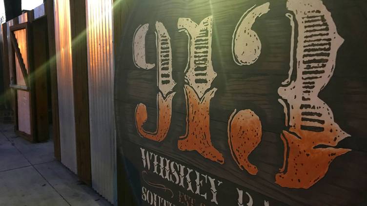 913 whiskey bar and southern kitchen photos