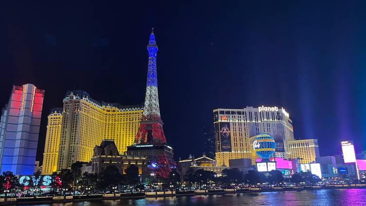 Eiffel Tower - Las Vegas - Architecture Photos - A LEFT-EYED VIEW