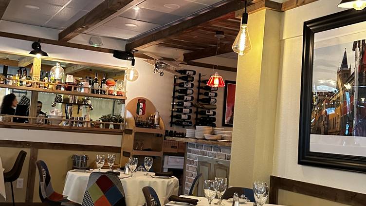 51826083 La Violetta Restaurant