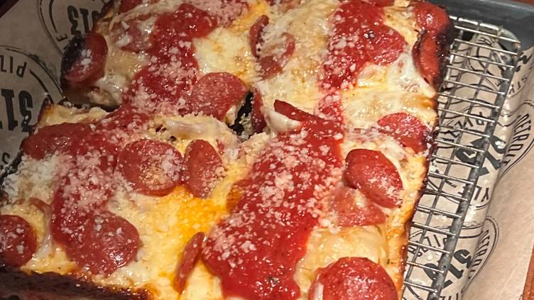 53542910 Backlot Pizza + Kitchen