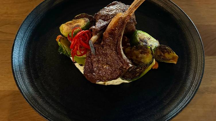 64032430 Deux Bistro