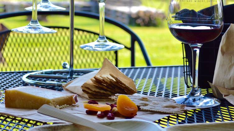 Auburn Road Vineyard. Winery. Enoteca. | United States - Venue Report