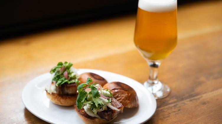 42306189 Haymaker Bar & Kitchen