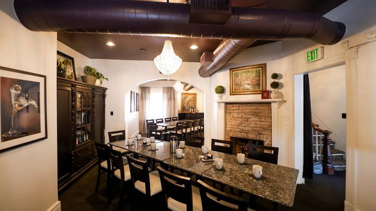 47634334 Martini's Bistro
