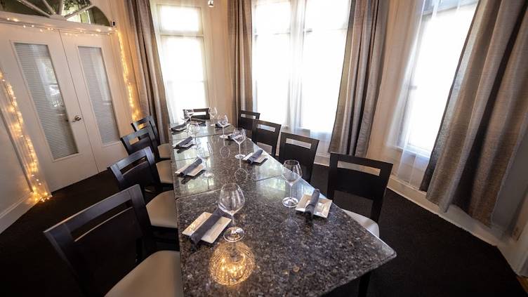 47634337 Martini's Bistro
