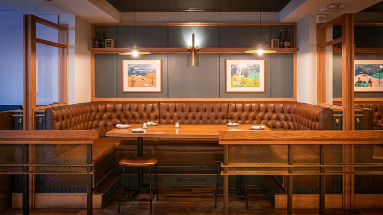 62710952 Haymaker Bar & Kitchen