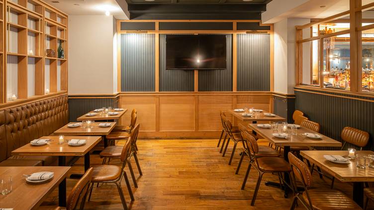62710954 Haymaker Bar & Kitchen