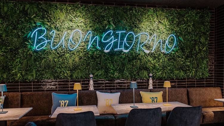 63559939 Cafe Bellucci