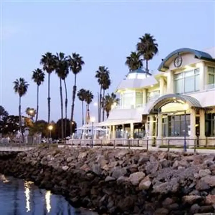 The Boathouse on the Bay，CALong Beach