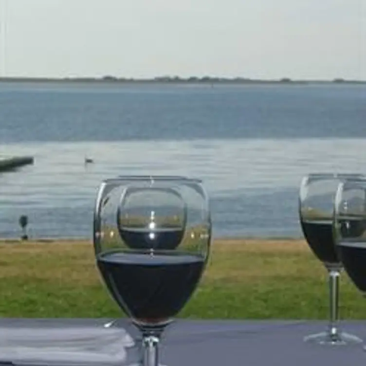 The Inn Spot on The Bay, Hampton Bays, NY