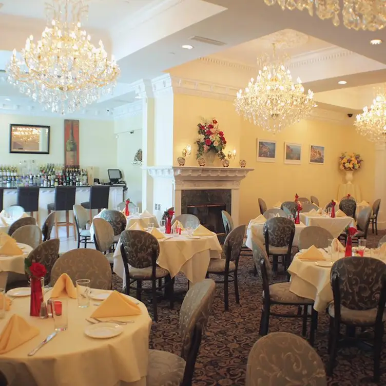 Cinque Terre - Updated 2024, Italian Restaurant in Huntington Station, NY