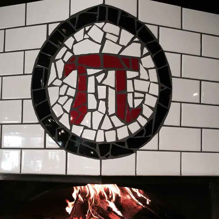 Full Circle Pizza and Oyster Bar Top Rated Restaurant in Calgary, AB