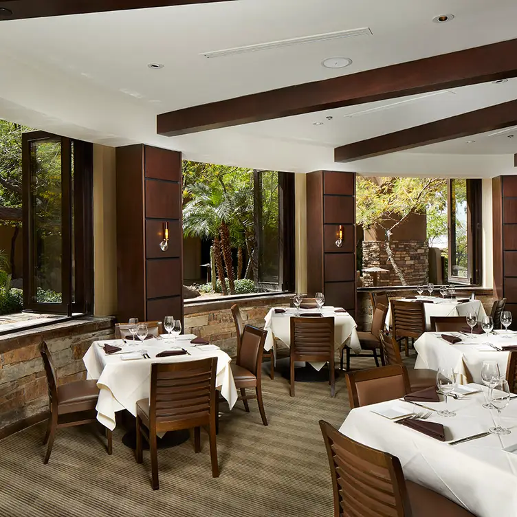 Prestons Dining Windows - Preston's Steakhouse, Scottsdale, AZ