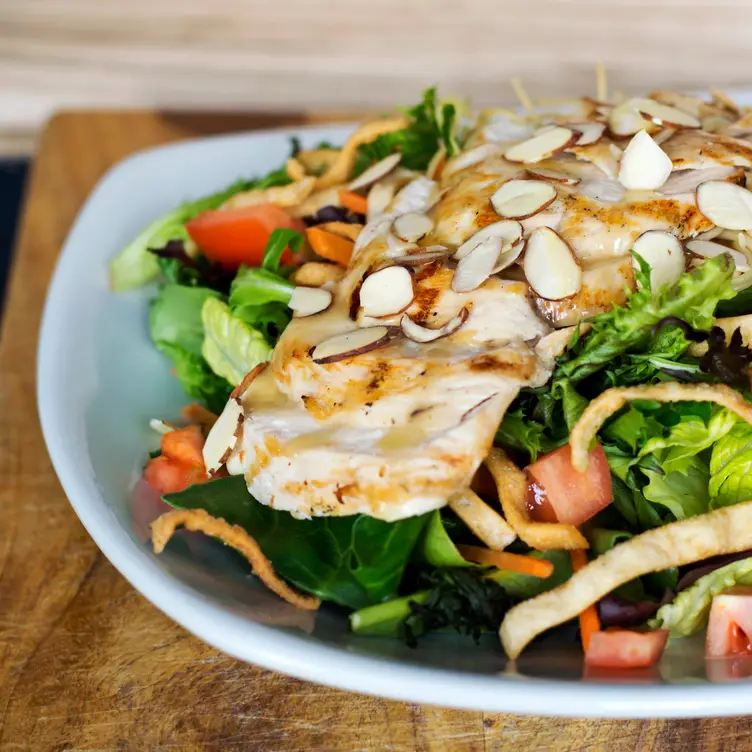 Grilled Chicken Salad - City Streets Restaurant，MAWaltham