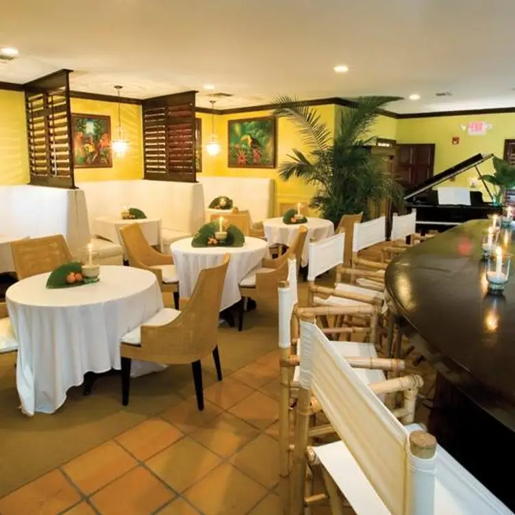 Maison Martinique Restaurant - Maison Martinique at the Caribbean Court Boutique Hotel, Vero Beach, FL