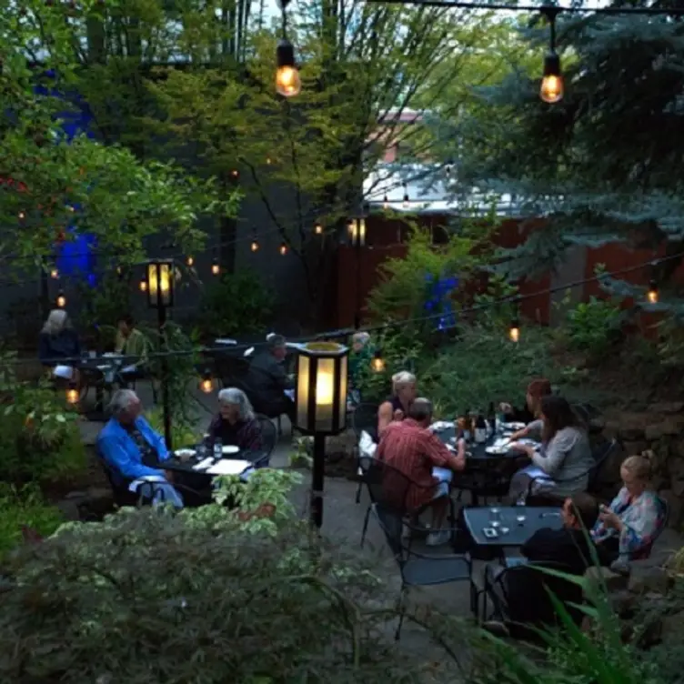 Hearsay Restaurant Lounge and Garden, Ashland, OR