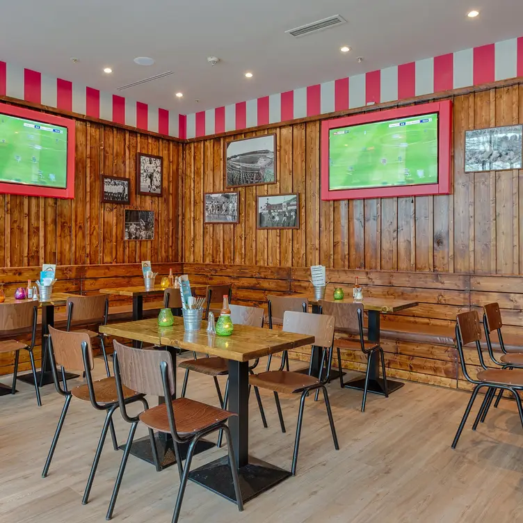 Chillers Bar & Restaurant Frankfurt am Main Updated 2024, American