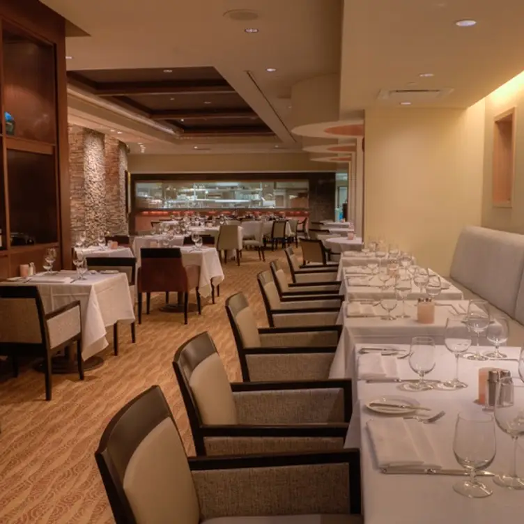 Dining Room Scene - Farraddays Steakhouse at Harrah’s Pompano Beach, Pompano Beach, FL