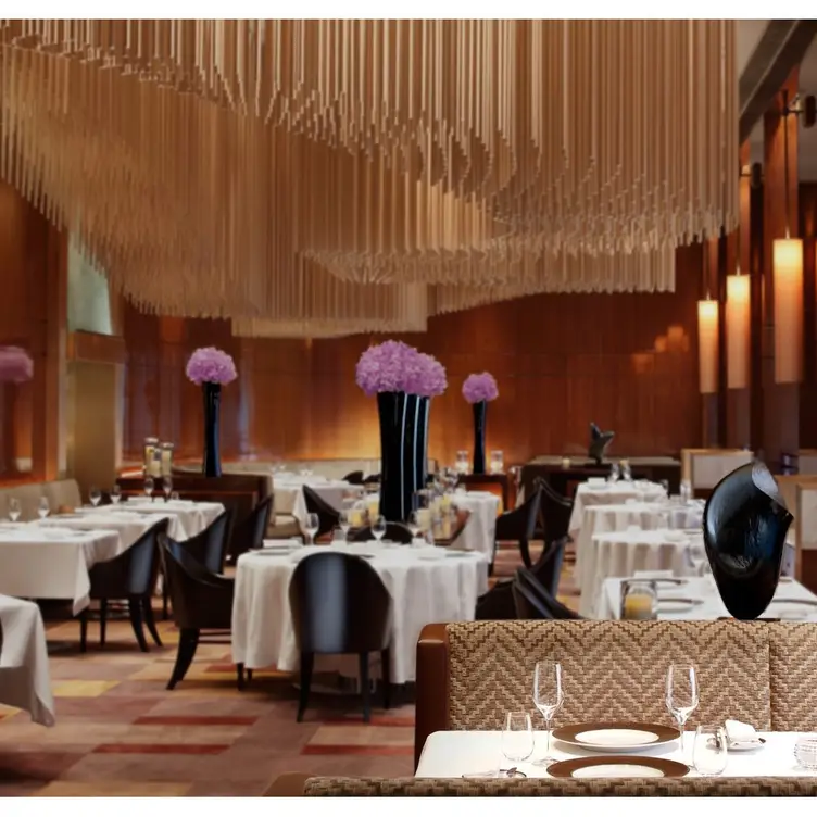 Landmark-restaurant-amber - Amber, Hong Kong, Hong Kong