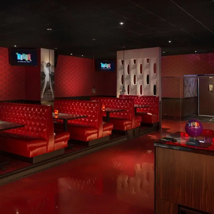 Kings Dining & Entertainment - Chicago Lincoln Park Restaurant ...