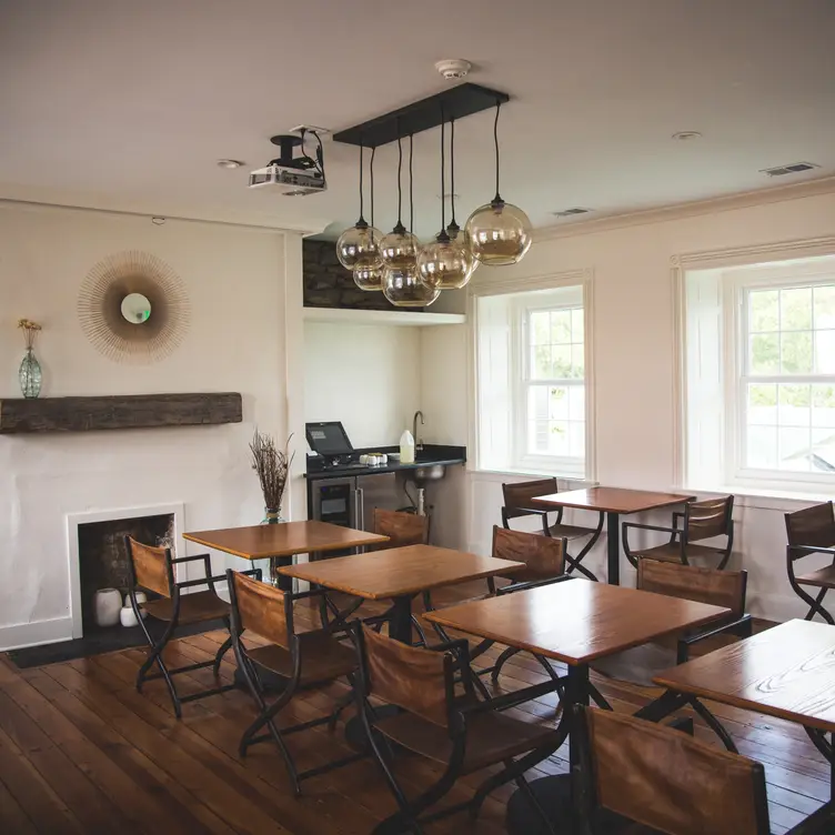 Field & Main Updated 2024, American Restaurant in Marshall, VA