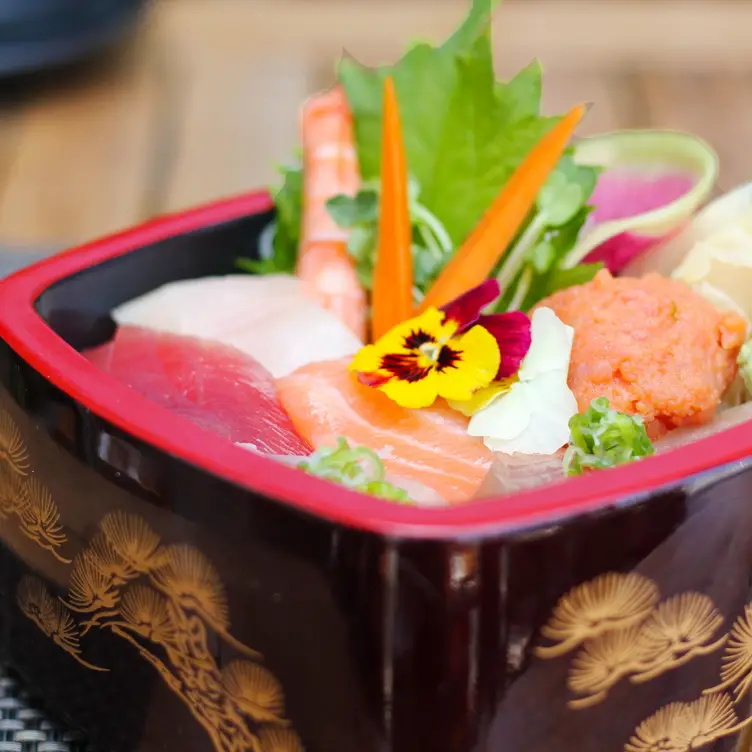 Srsm Lunch Chirashi Donburi Bowl - Sushi Roku - Santa Monica, Santa Monica, CA