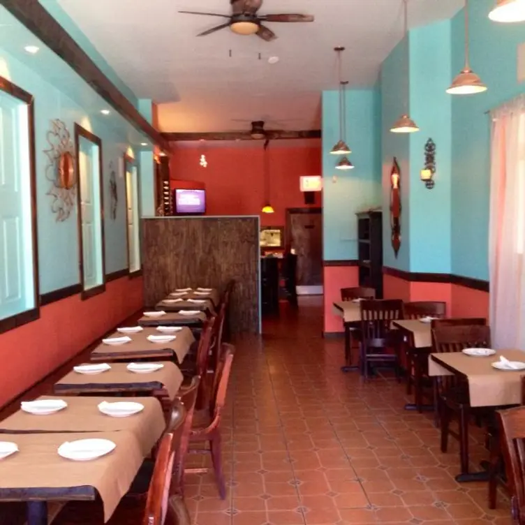 Lazy Leopard Thai Cafe - Lazy Leopard Thai Cafe and Sushi Side, New London, CT