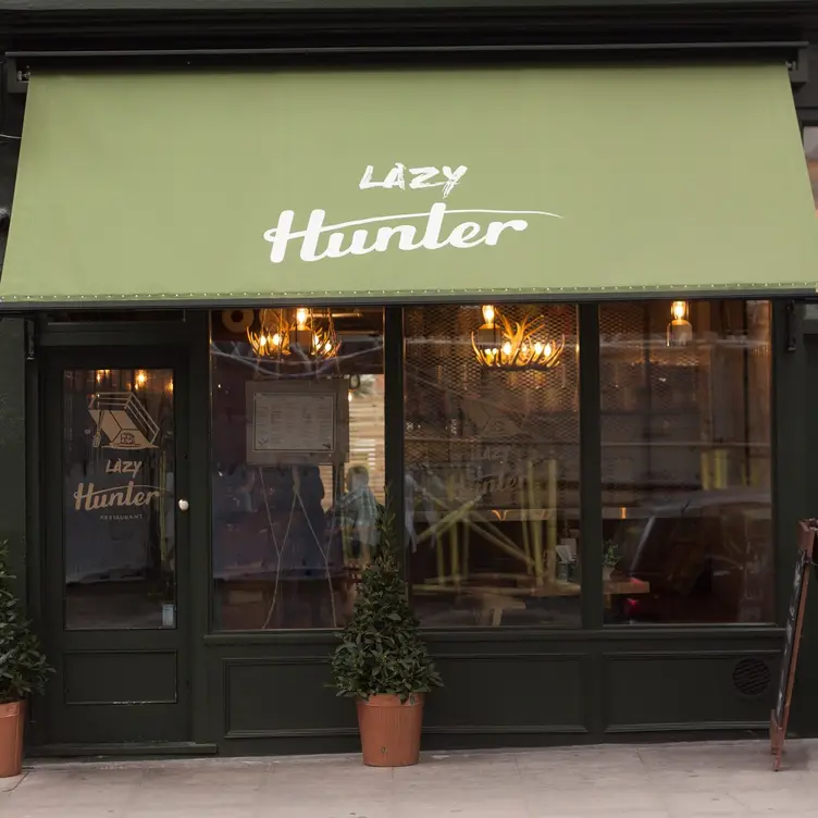 Lazy Hunter, London, 