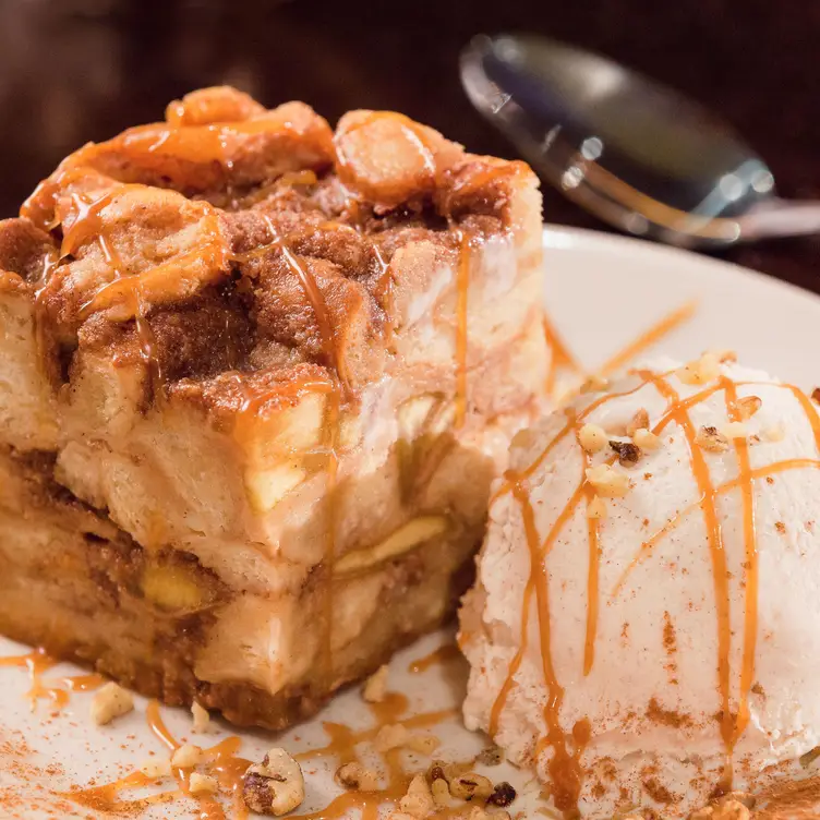 Apple Walnut Bread Pudding - The Grill at Calvary Chapel of Fort Lauderdale，FLFort Lauderdale