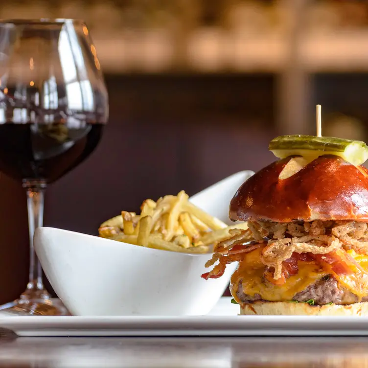  Iron Bridge Burger & A Glass of Wine Special - Iron Bridge Wine Company - Columbia，MDColumbia