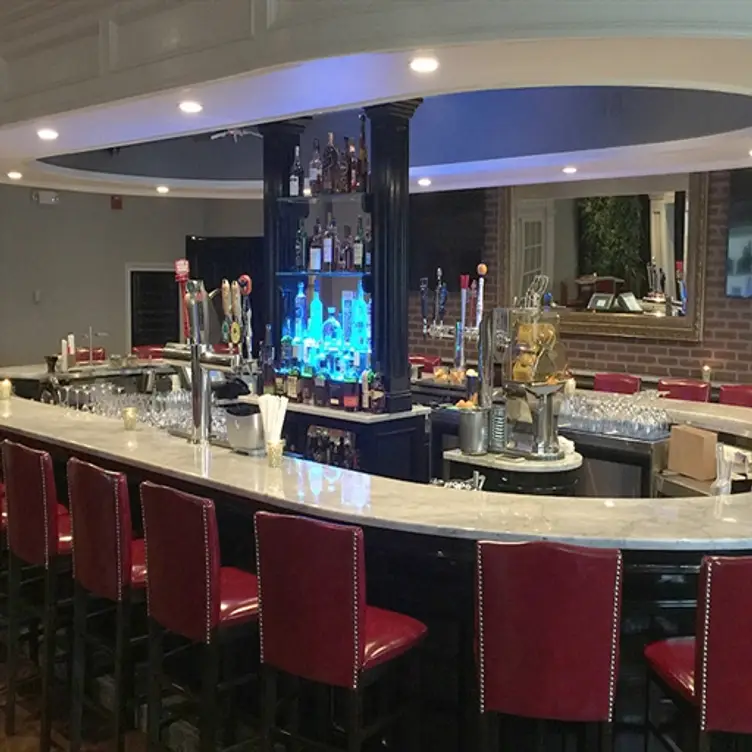 Table 7 at The Inn at New Hyde Park Updated 2024, American Restaurant