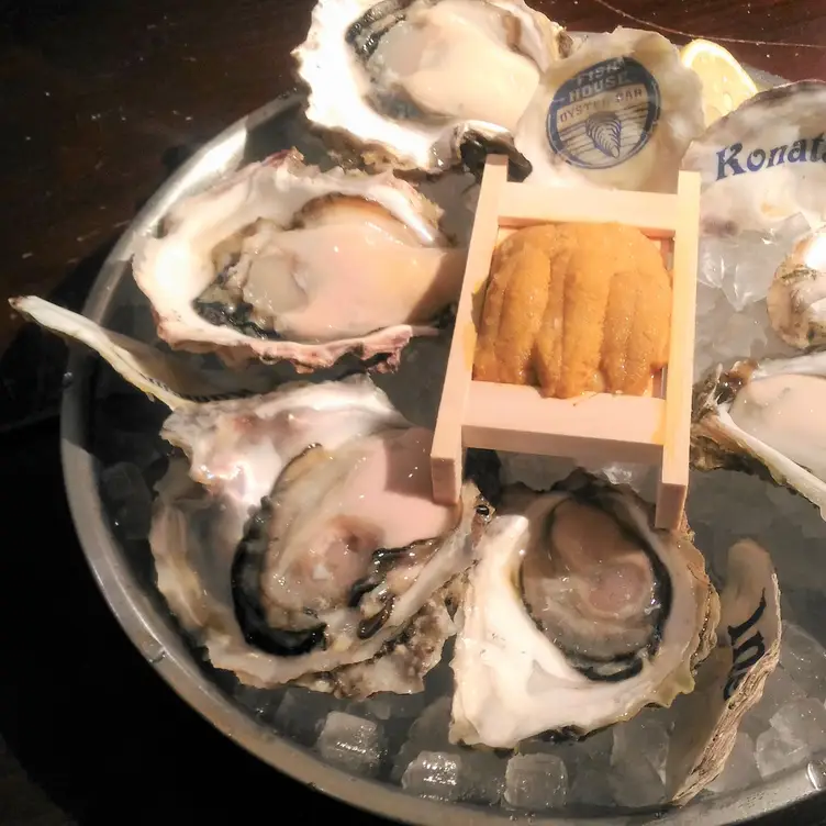 フィッシュハウスオイスターバー 板ウニ 岩牡蠣 オイスター - Fish House Oyster Bar Ebisu, Shibuya-ku, Tokyo