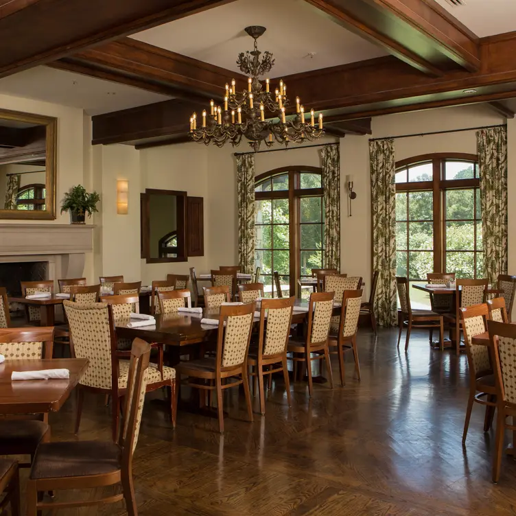 The Dining Room at Moore's Mill Club AL Auburn