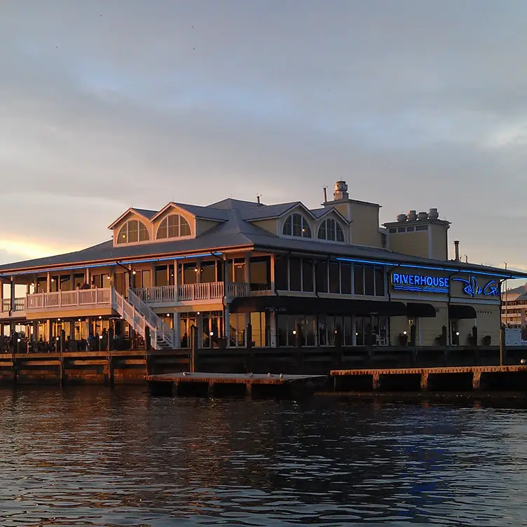 Riverhouse Waterfront - Reef & Grill, Palmetto, FL