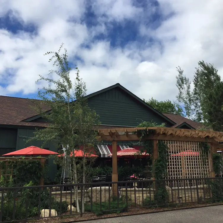 Ike's Mtka Patio View - Ike's Food & Cocktails - Minnetonka，MNMinnetonka