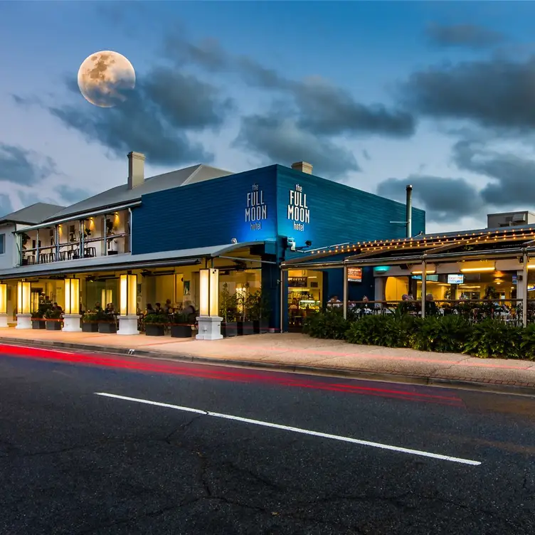 Full Moon Hotel  - Full Moon Hotel, Sandgate, AU-QLD